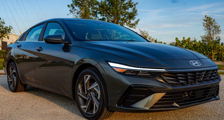 Hyundai Elantra 2024